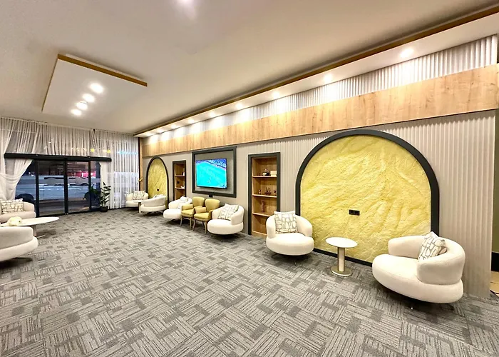 Arya Hotel